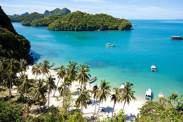 magnifique paradis beach sur angthong national park, koh samui, en thaïlande - thaïlande photos et images de collection