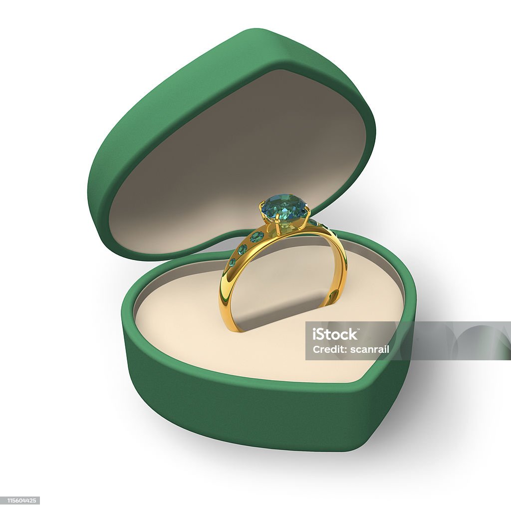 Golden ring con emeralds en forma de corazón - Foto de stock de Gema - Fenómeno natural libre de derechos