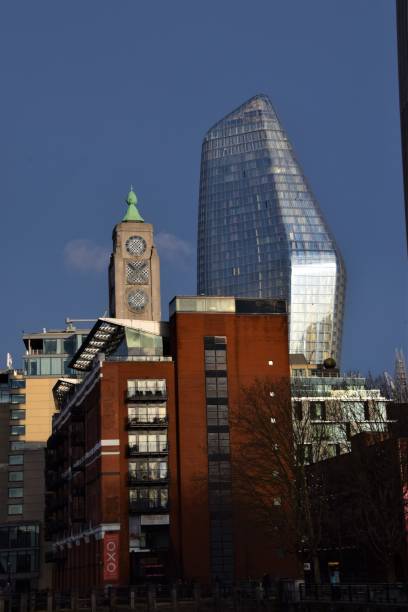 london england wolkenkratzer stadtbild skyline reise business economy - hotel london england tower bridge footbridge stock-fotos und bilder