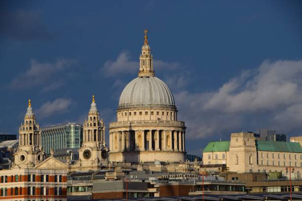 london england st paul es cathedral millennium bridge stadtreisen - hotel london england tower bridge footbridge stock-fotos und bilder