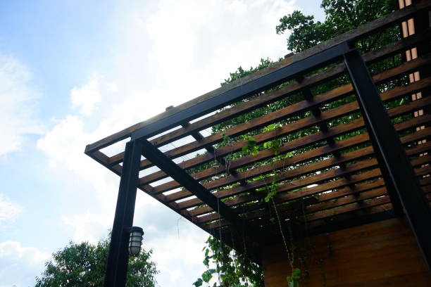 istock Slat roof with ivy leave 1156106301