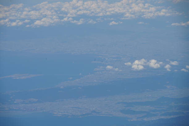 японский архипелаг воздушный вид (осака) - 地球 стоковые фото и изображения