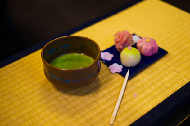 Japanese sweets and green tea that has been placed on the tatami. Shooting Location: Kyoto
