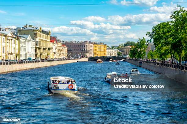 Yaz Aylarında Fontanka Nehri St Petersburg Rusya Stok Fotoğraflar & Sankt Petersburg‘nin Daha Fazla Resimleri
