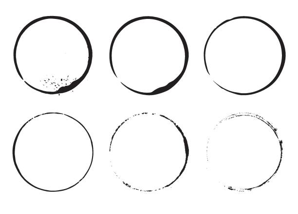 grunge design element tintenkreise. satz von cofee ring flecken. schwarze runde rahmen auf weißem hintergrund. - coffee stain stock-grafiken, -clipart, -cartoons und -symbole