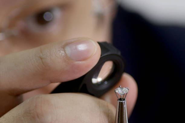 보석학자 - diamond jeweller jewelry examining ��뉴스 사진 이미지