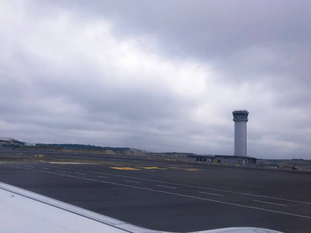 embarque no aeroporto de istambul - pista de aterragem - fotografias e filmes do acervo