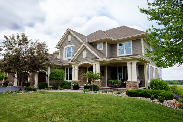 suburban house - photography landscape street built structure imagens e fotografias de stock