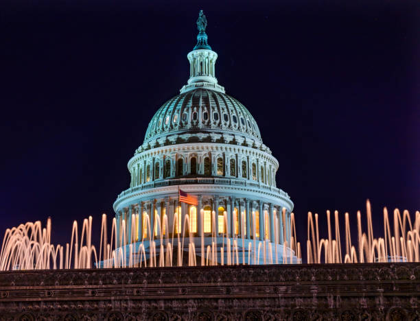 us capitol dome fountain night stars washington dc - capitol hill washington dc capitol building fountain photos et images de collection