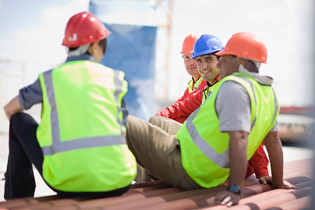 Building workers having a rest  construction lunch break stock pictures, royalty-free photos & images