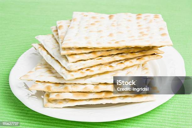 Haufen Von Jüdischen Matza Brot Stockfoto und mehr Bilder von Brotsorte - Brotsorte, Cracker, Extreme Nahaufnahme