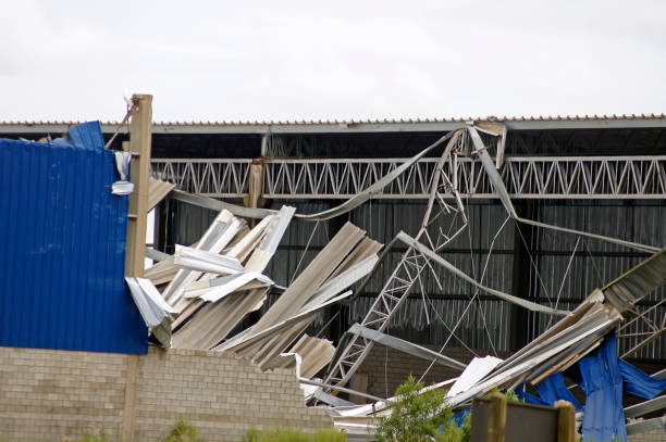 structure métallique détruite après une tempête - abat jour photos et images de collection