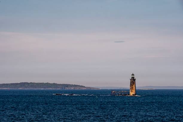 farol da borda da ilha de ram-portland, me - new england pemaquid peninsula blue skies lighthouse - fotografias e filmes do acervo
