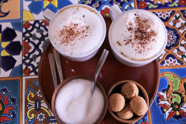 cappuccino - biscotti coffee cappuccino latté imagens e fotografias de stock