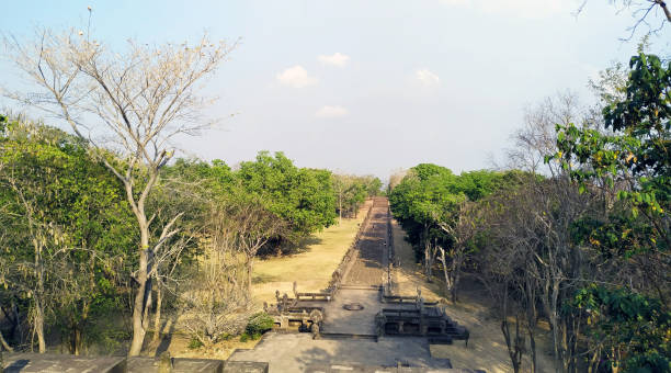 исторический парк прасат фаном рунг кхмеров - thailand buriram temple hinduism стоковые фото и изображения