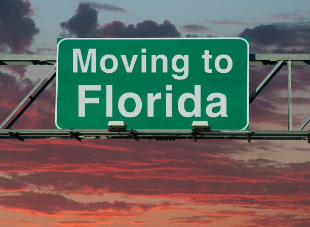 istock Moving to Florida Sign 1156328886