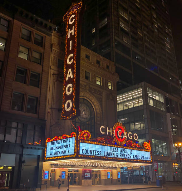 o teatro de chicago na noite - chicago at night - fotografias e filmes do acervo