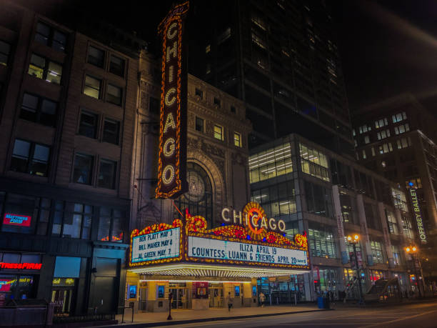 o teatro de chicago na noite - chicago at night - fotografias e filmes do acervo