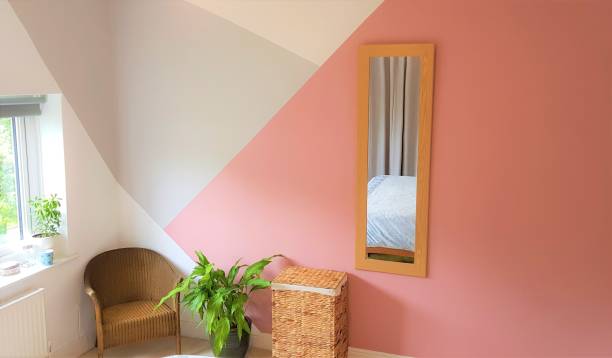 bedroom with painted geometric pattern - pintar parede imagens e fotografias de stock