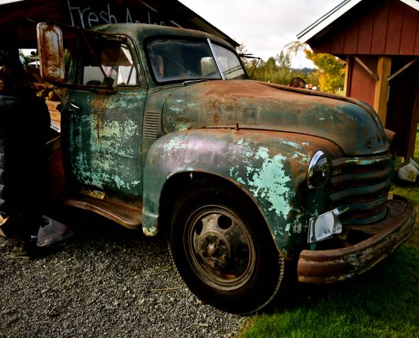 istock Vintage Truck 1156335453