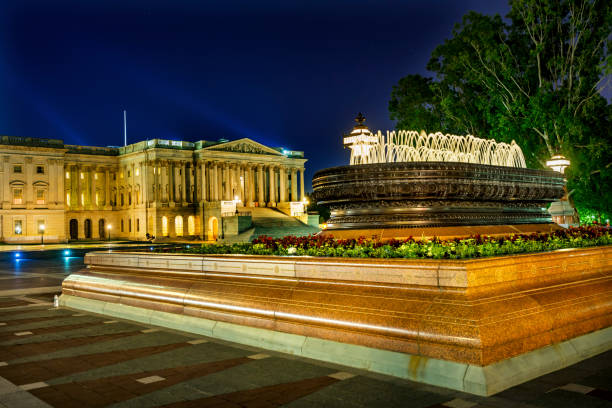 eua capitol senado fonte noite estrelas washington dc - capitol hill washington dc capitol building fountain - fotografias e filmes do acervo