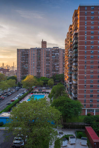 public housing project, new york city - poverty ugliness residential structure usa stock-fotos und bilder