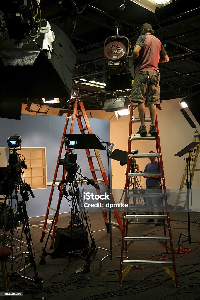 Galería de TV iluminación de estudio equipo 1 - Foto de stock de Tripulación - Papel social libre de derechos