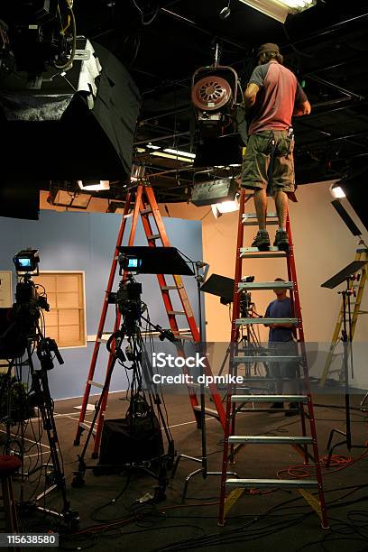フォトテレビスタジオ照明クルー 1 - 乗員のストックフォトや画像を多数ご用意 - 乗員, ステージ, 映画界