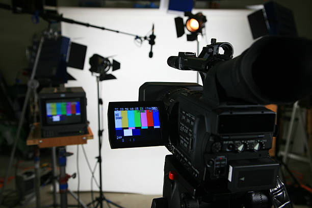estudio configuración de 4 con cámara de vídeo - televisión fotos fotografías e imágenes de stock