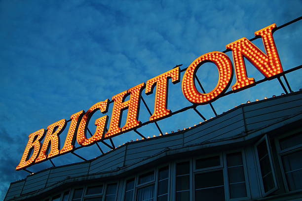 brighton muelle luces - palace pier tourism built structure sign fotografías e imágenes de stock