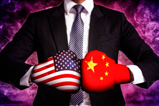 business concept de guerre commerciale entre les etats-unis et la chine - boxing glove battle business fighting photos et images de collection