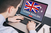 mann-arbeitet-auf-laptop-mit-learn-english-auf-einem-bildschirm-education-learning-english.jpg?b=1&s=170x170&k=20&c=yao5OG_a9YA1ykZJrW-gkPd5IZZHuBd8FXmCggfLZZs=