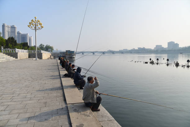 The Green Lake Park (Cuihu Park)is located in the downtown area of Kunming, is an open public park. Every winter, the seagulls in Siberia will fly here and become friends with the local people.