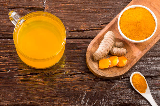 turmeric and water, healthy drink - infuse imagens e fotografias de stock