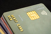 nahaufnahme-kreditkarte-wo-der-chip-auf-schwarzem-hintergrund-deutlich-sichtbar-ist.jpg?b=1&s=170x170&k=20&c=ltsZRumYWj_HTcAZqCtTlWpSqRc-3tyD5Uo6edacbq8=