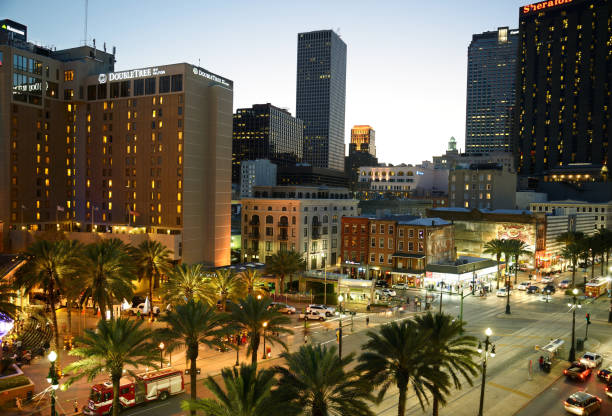 サンセットのカナルストリート、ニューオーリンズ。航空写真。 - new orleans cable car louisiana street ストックフォトと画像