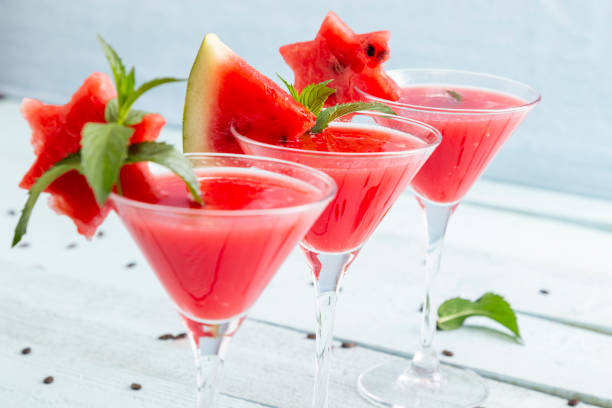 watermelon cocktails - watermelon summer melon portion imagens e fotografias de stock
