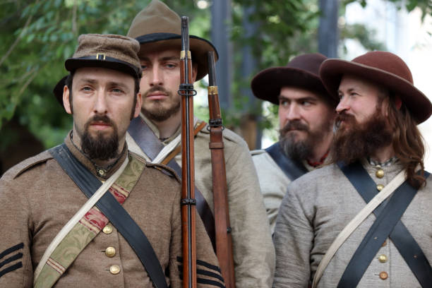 soldiers of the confederate army on a march, reconstruction of american civil war on historical festival in moscow - confederate soldier imagens e fotografias de stock