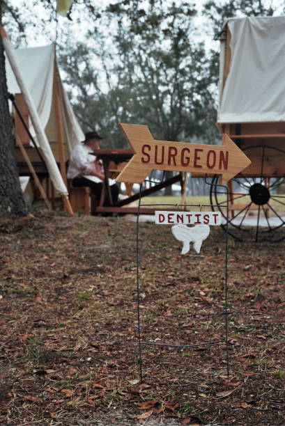 istock Surgeon / Dentist Sign 1156550240