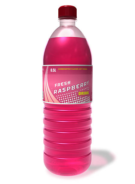 frambuesa refrescante bebida en botella de plástico - raspberry soda fotografías e imágenes de stock