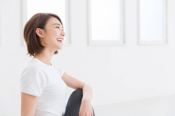 giovane donna asiatica - people joy relaxation concentration foto e immagini stock