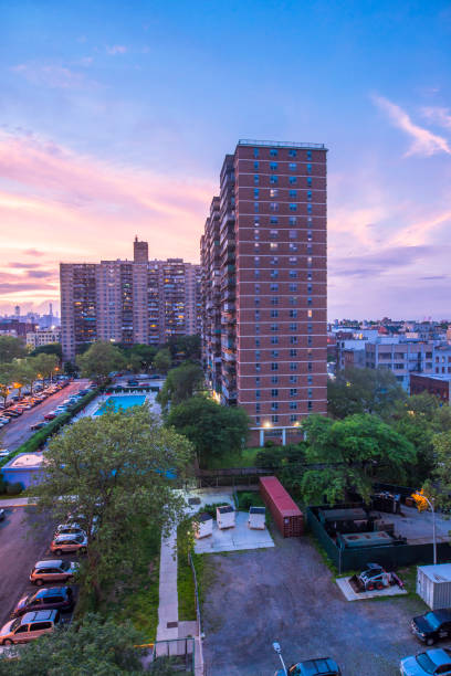 public housing project, new york city - poverty ugliness residential structure usa stock-fotos und bilder