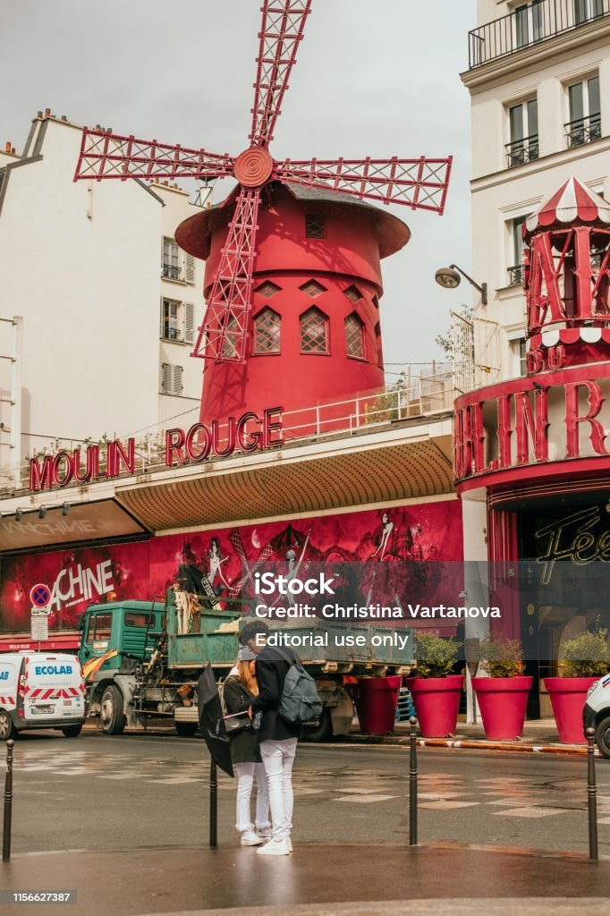 Moulin Rouge Red Windmill Stock Photo - Download Image Now - Architecture, Artist, Culture and Entertainment - iStock