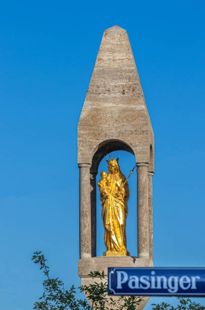 marie statue called mariensäule in munich pasing - madonna imagens e fotografias de stock