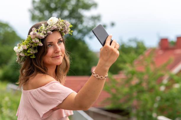 woman wearing a homemade flower crown on midsummer in sweden - coroa de flores imagens e fotografias de stock