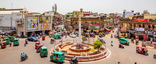 aerial view of crowded street market in delhi, india - delhi imagens e fotografias de stock