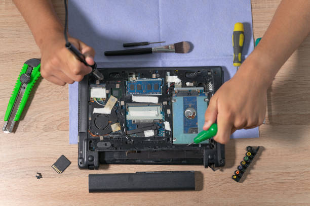 Broken Computer Ram 90+ Computer Support Random Access Memory Human Hand Stock Photos ...