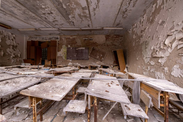 salle de classe abandonnée - 1986 photos et images de collection