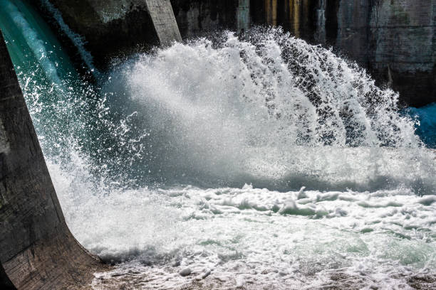 старый sluice - weir стоковые фото и изображения