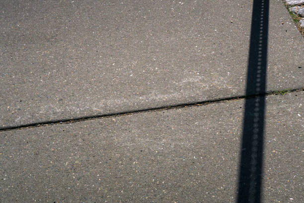 Color patterns on the sidewalk that match the logo of Mastercard